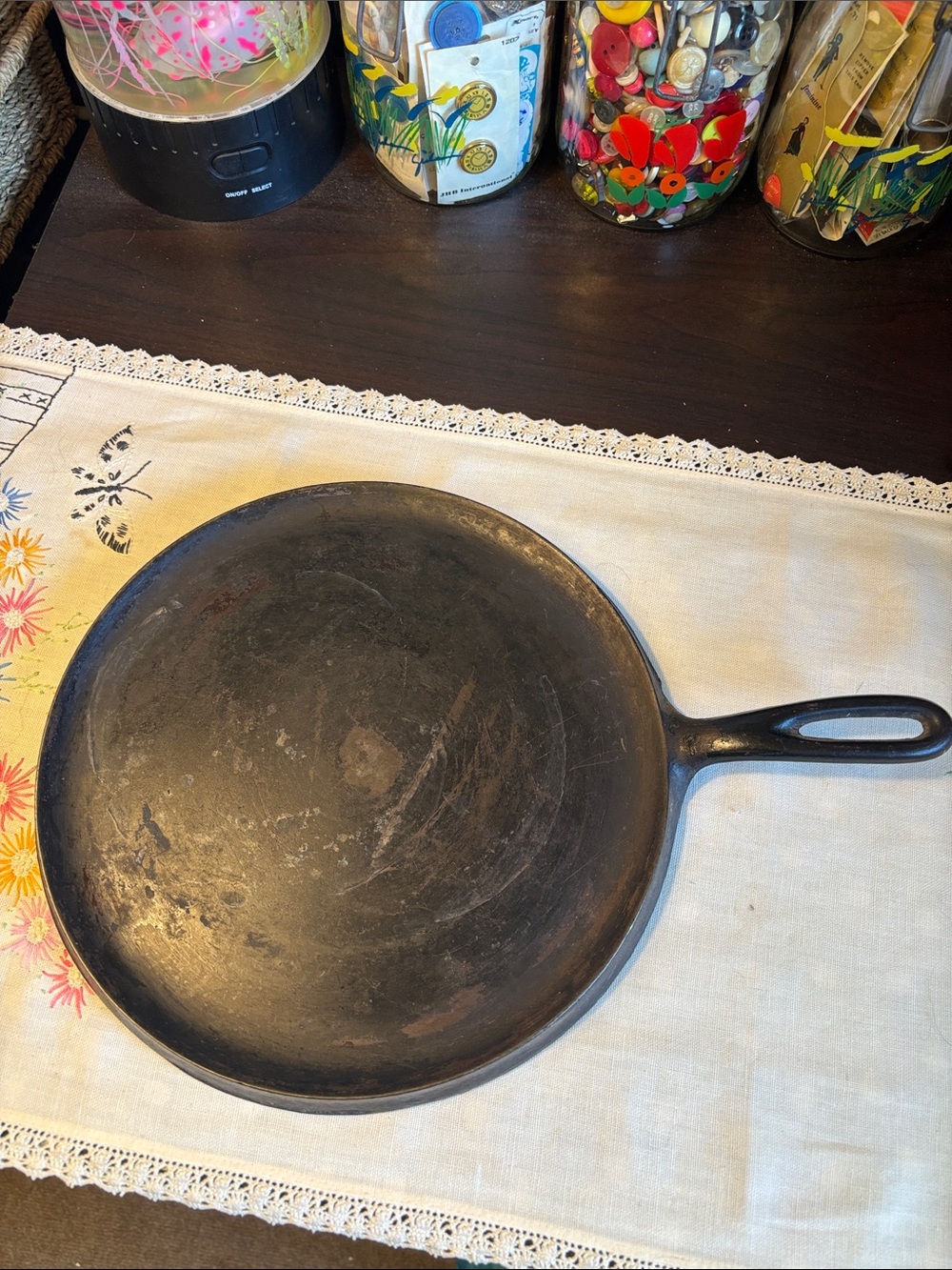 VINTAGE Wagner Ware #9 round cast iron griddle. These griddles are highly prize